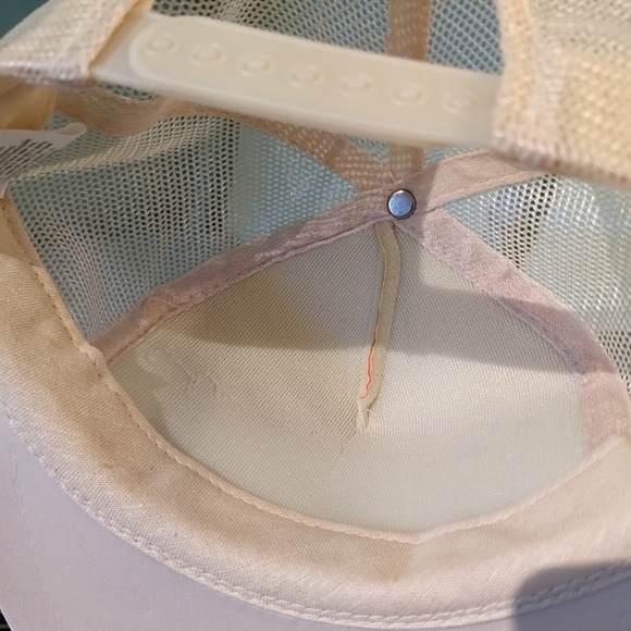 Never Worn Vintage 1990's Universal Studios Earthquake Trucker Hat - Picture 3 of 7